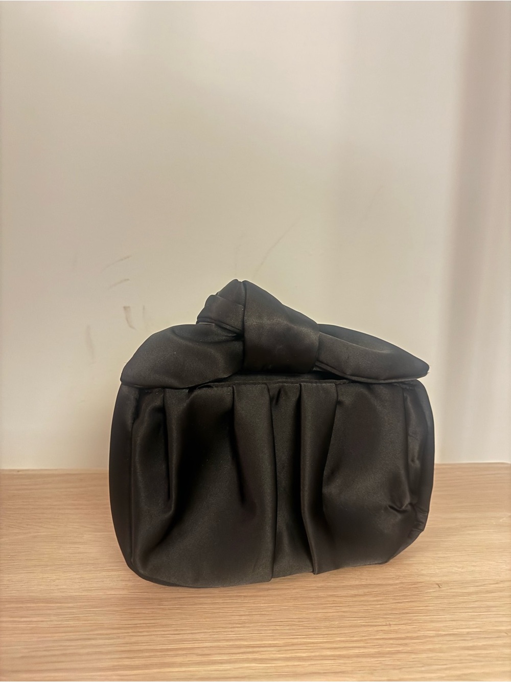 Lulu’s Black Knot-Top Women's Evening Clutch